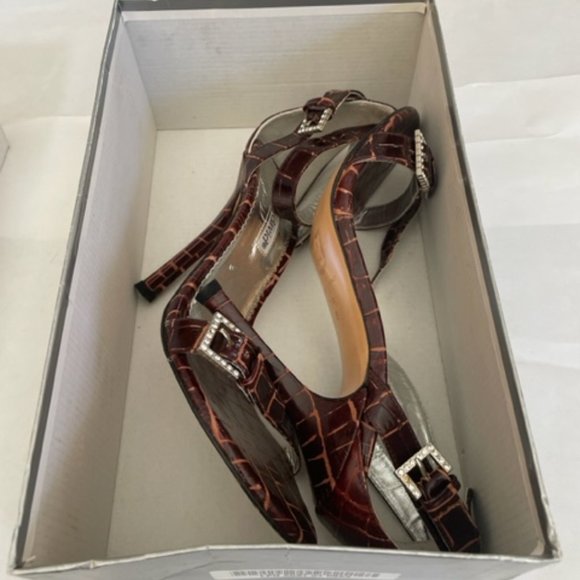 Charles David High Heel 7.5 Crocodile Patent Leather design in box - Picture 3 of 7